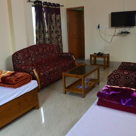 Hotel Kaustav Tezpur Esterno foto