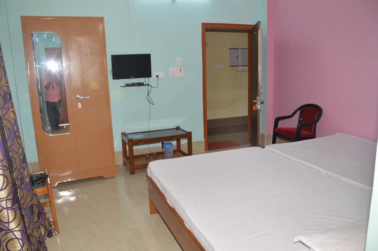 Hotel Kaustav Tezpur Esterno foto