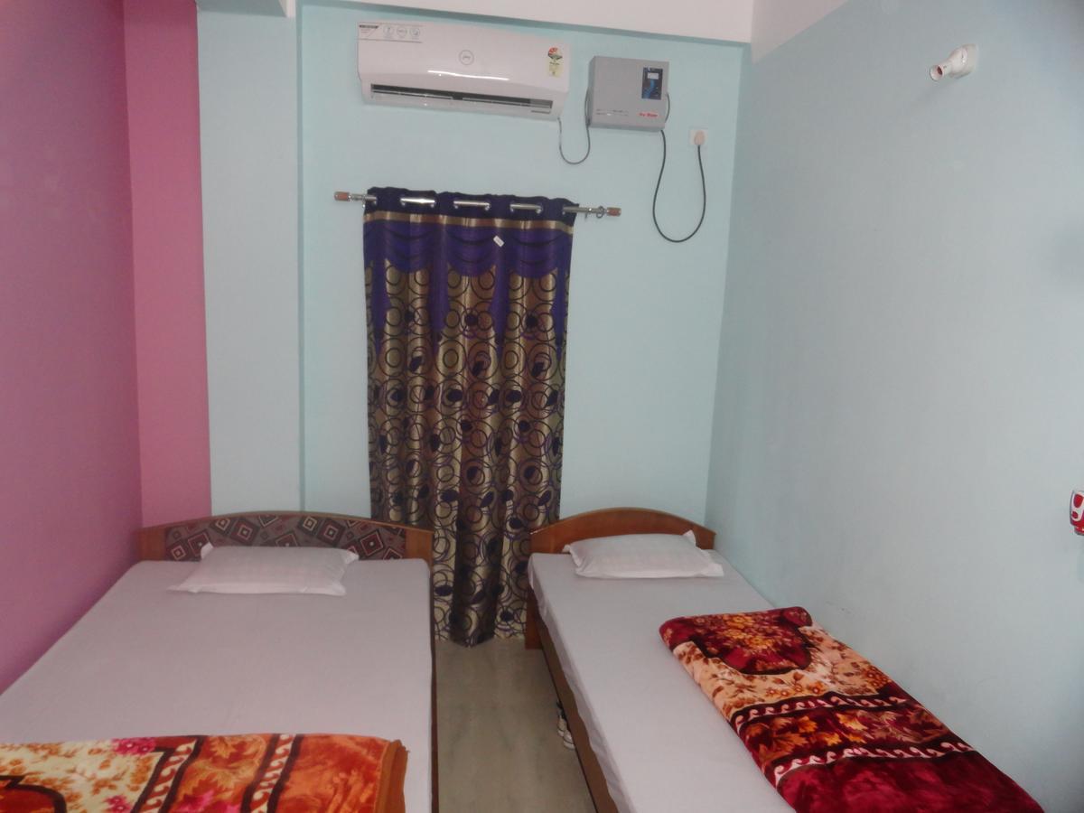 Hotel Kaustav Tezpur Esterno foto